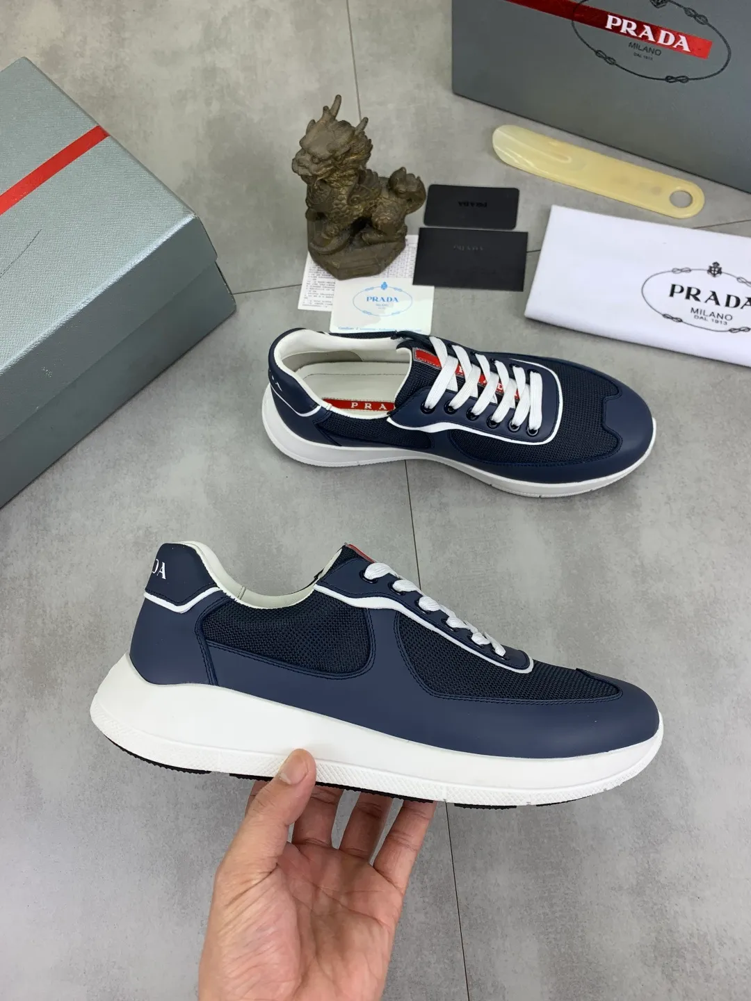 Men's men's shoes💰P600💰【New style】Top quality, classic popular models on the official website, timeless for a century,🆘 The trendy brand (Prada) mainly promotes popular models, avant-garde and versatile fashionable men's shoes, private version molding, cowhide surface splicing 1:1 oil edge processing... fashionable and simple, original imported cowhide interior cowhide feet; the atmosphere and personality are more fashionable, eye-catching and pursuing class. It will subvert old ideas and be a must-have for fashionistas who want to spend time with you! Must keep it! High-end comfort, high-end quality workmanship. Size: 38-44 4️⃣ colors available. full package
